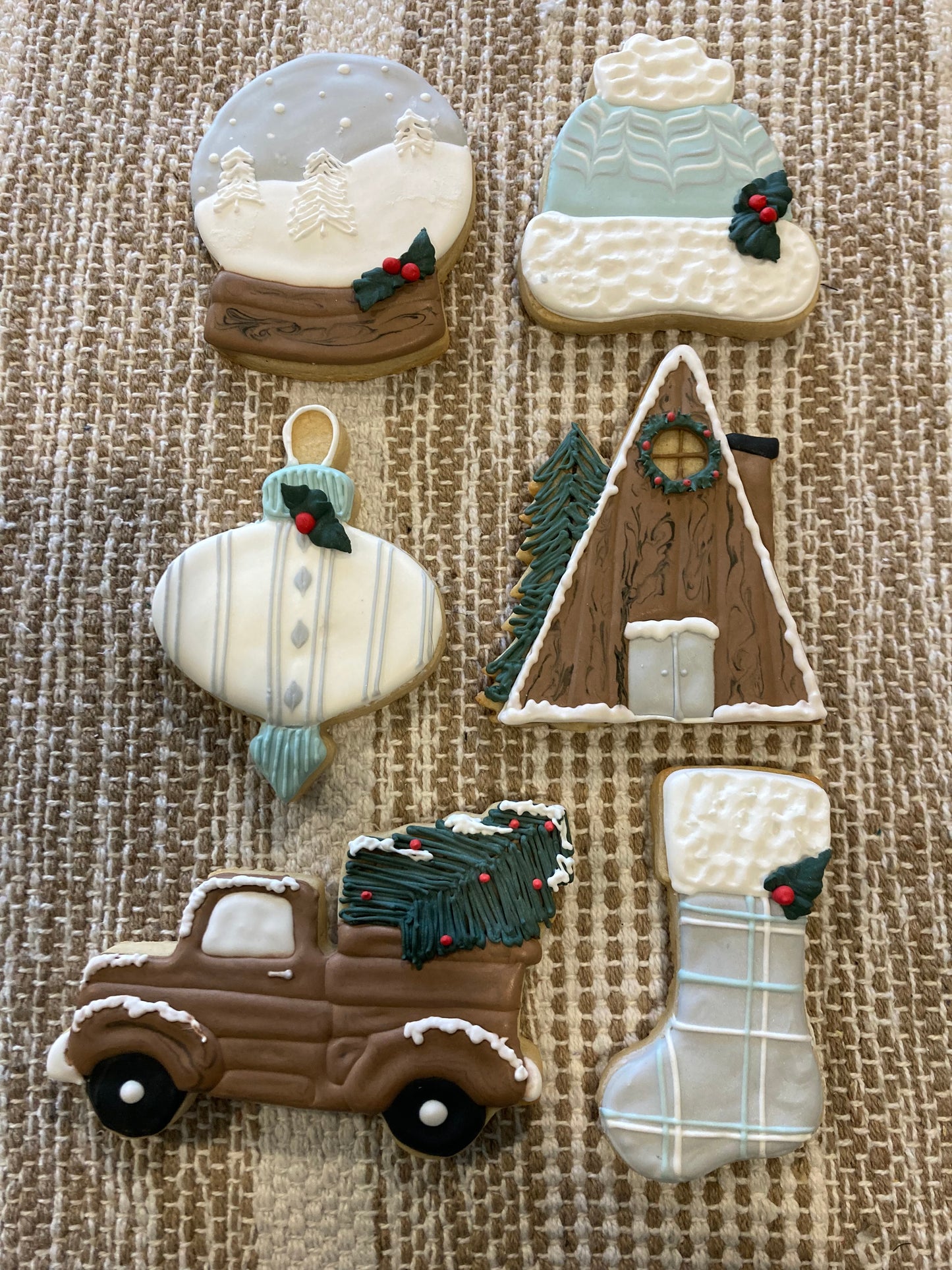 Cookie Decorating Class | Cozy Season/Winter Themed | Sun. December 17th 12pm-2pm